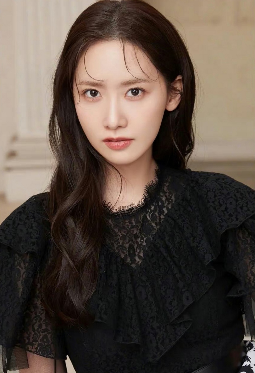 林允儿# 校园女神般的清新女神,天生丽质的颜值,白皙细嫩的脸蛋儿