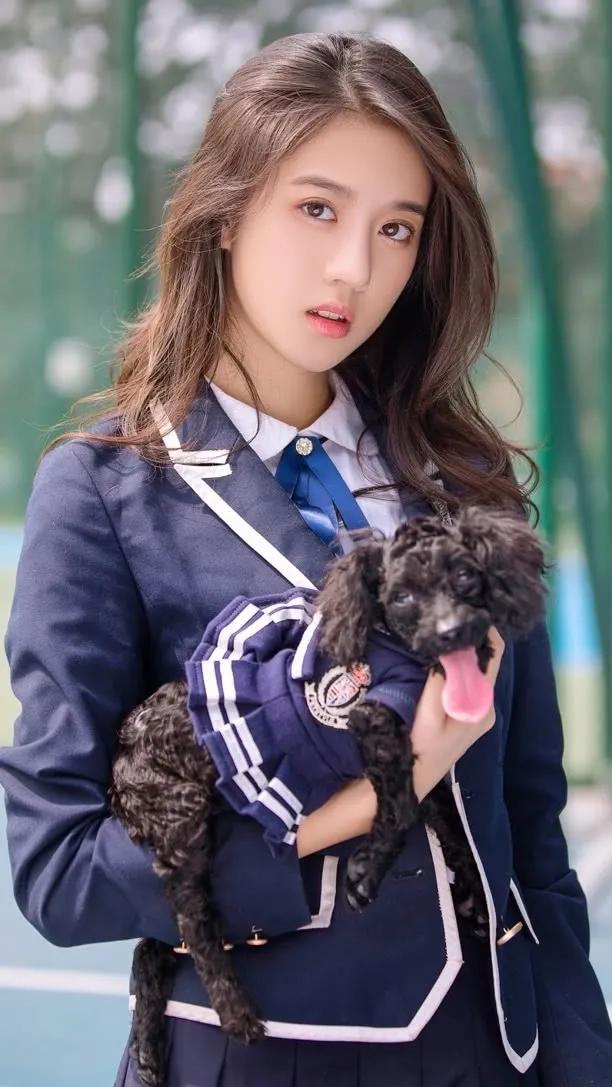 美女明星李凯馨,肤白貌美,风情万种