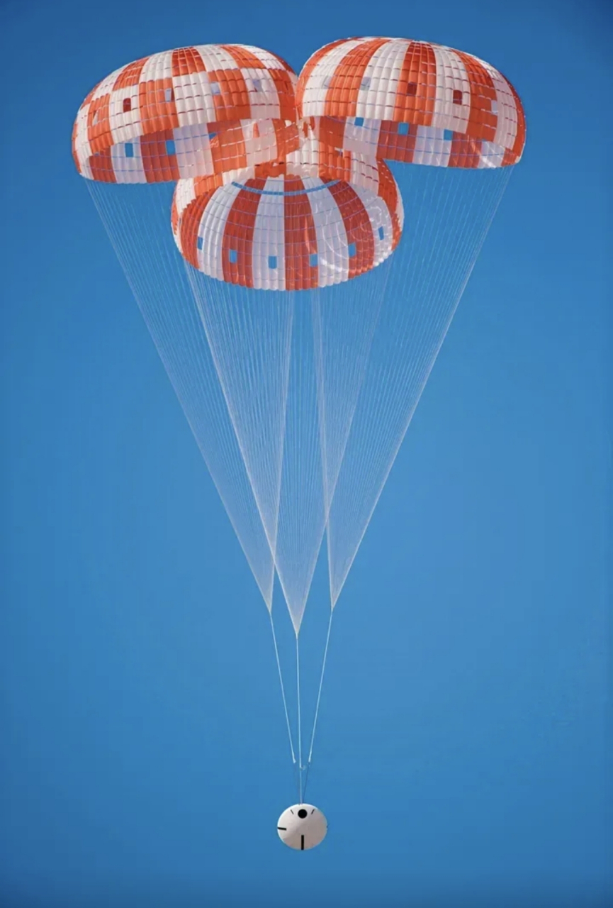 神十六降落伞上有一个洞,这个洞是降落伞坏了吗?