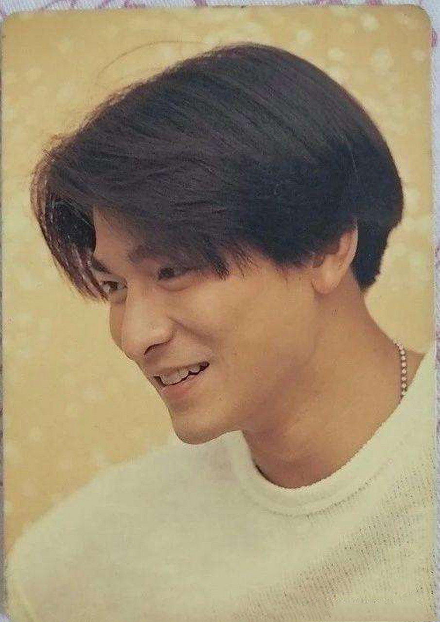 刘德华颜值巅峰到老去40年对比照片 刘德华是大家心中永远的男神.