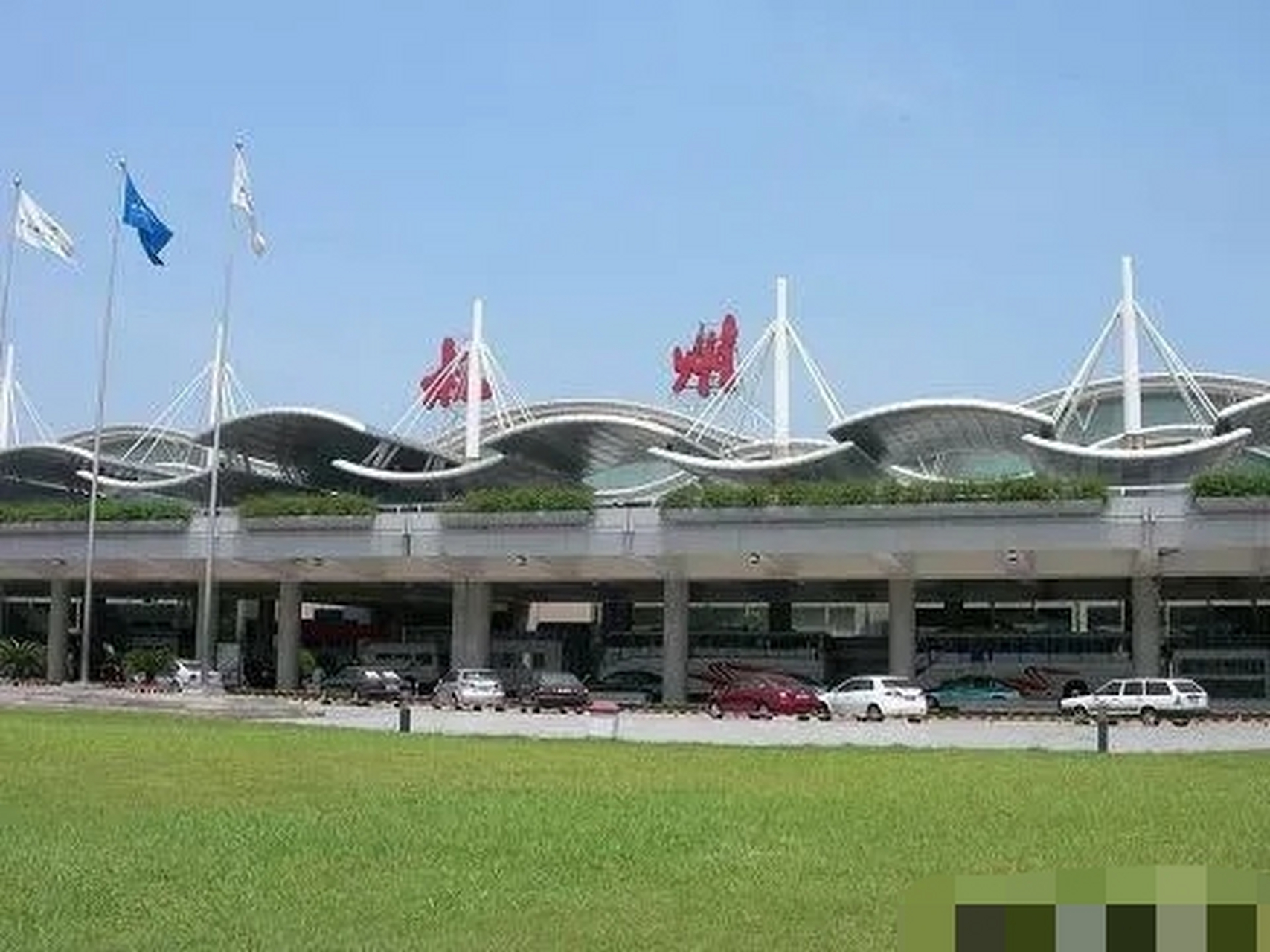 浙江杭州,女子在萧山机场,暑假带孩子去厦门旅游,孩子去肯德基吃早餐