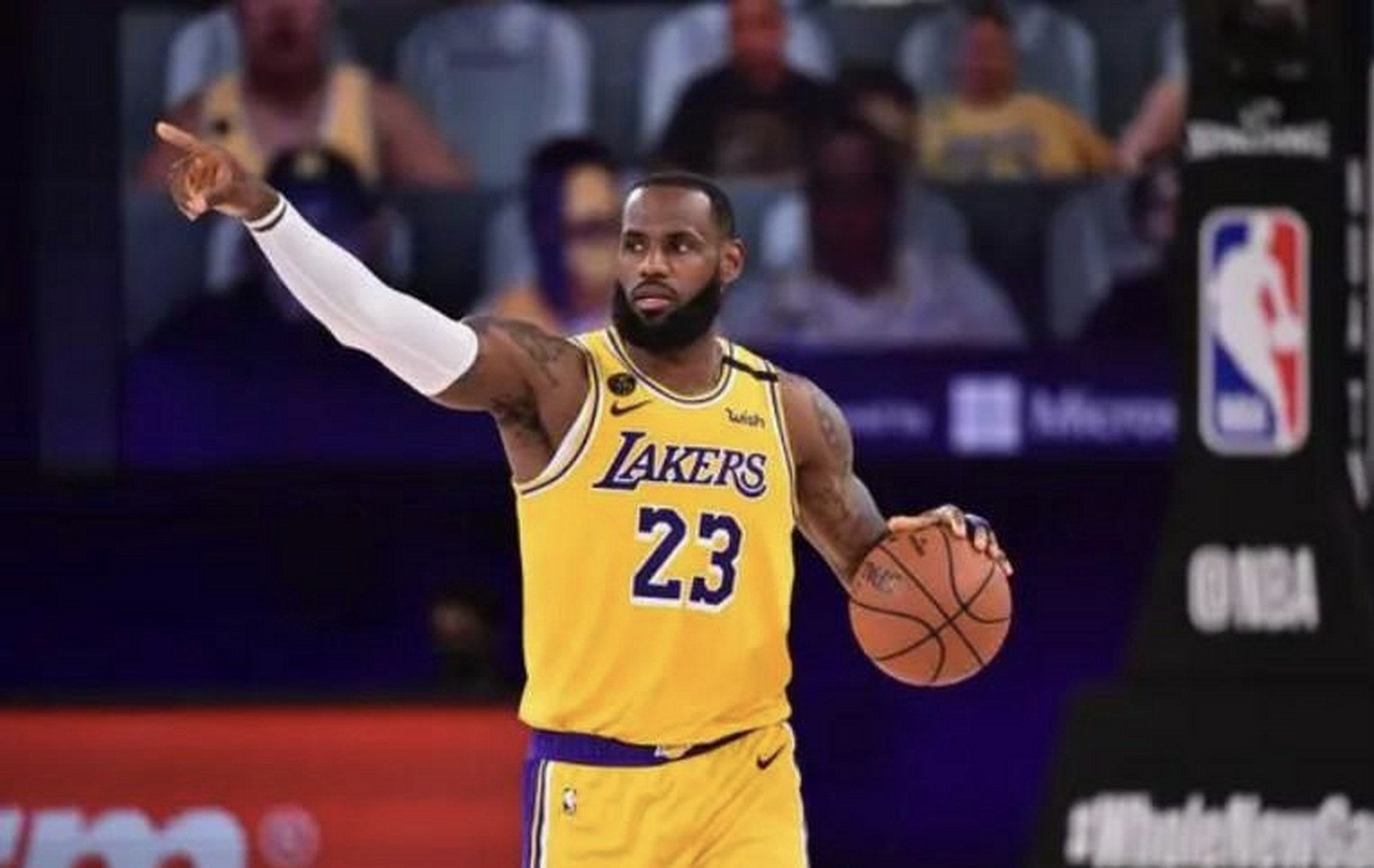 詹姆斯重新穿回23号球衣# 在6号和23号之间反复横跳.