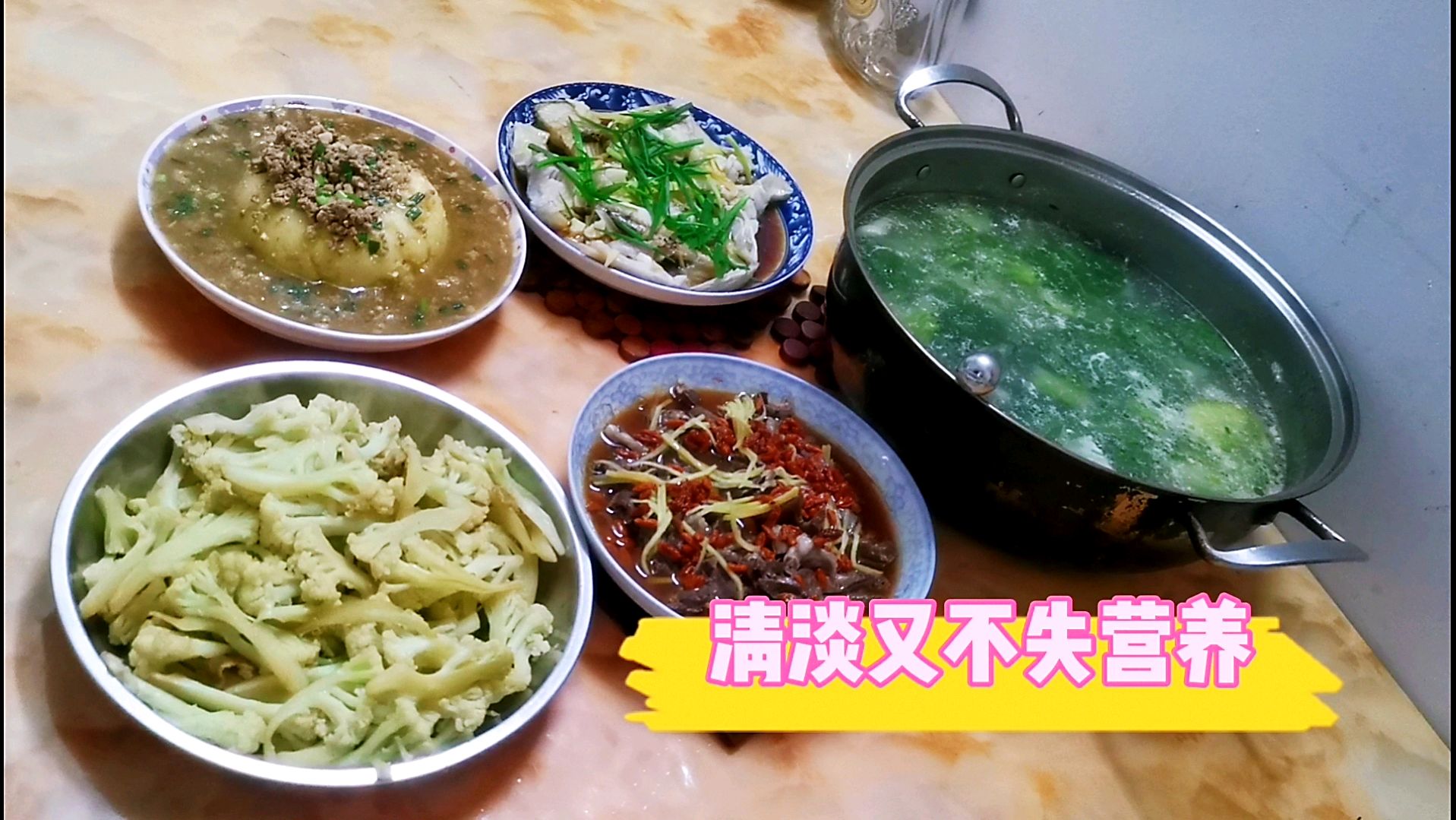 晚饭做一锅咸蛋芥菜汤配个清蒸鲈鱼,清淡又营养