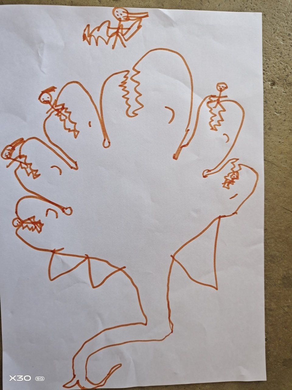电影里的三头鲨和夺命五头鲨也可以画成这样––读大班儿子的大画杰作