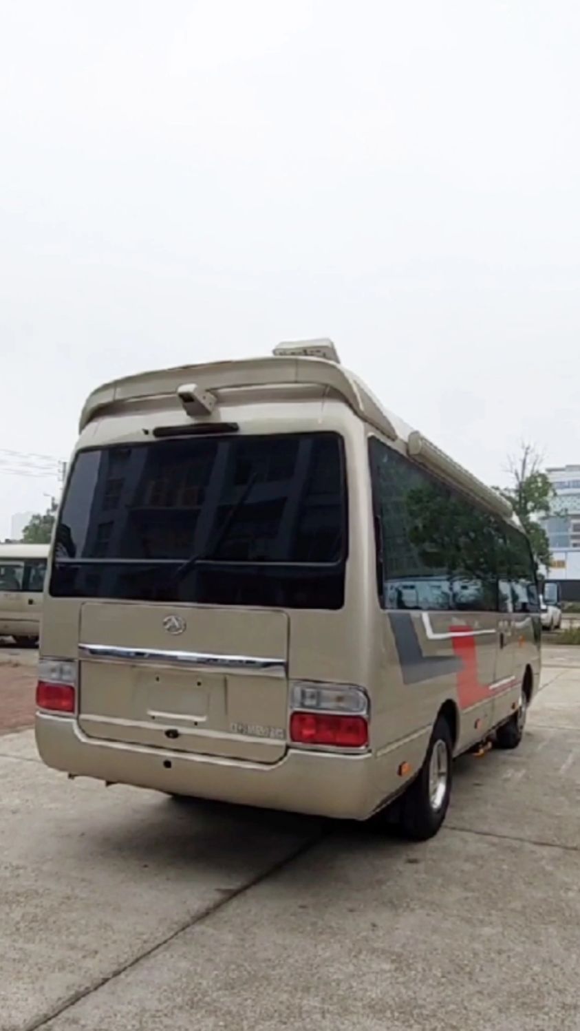 江铃考斯特客车底盘打造,蓝牌c照驾驶的中巴商务房车-度小视