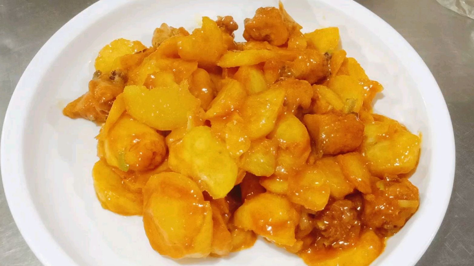 咖喱鸡块烧土豆,上桌后孩子都爱吃,盖饭的好伴侣!