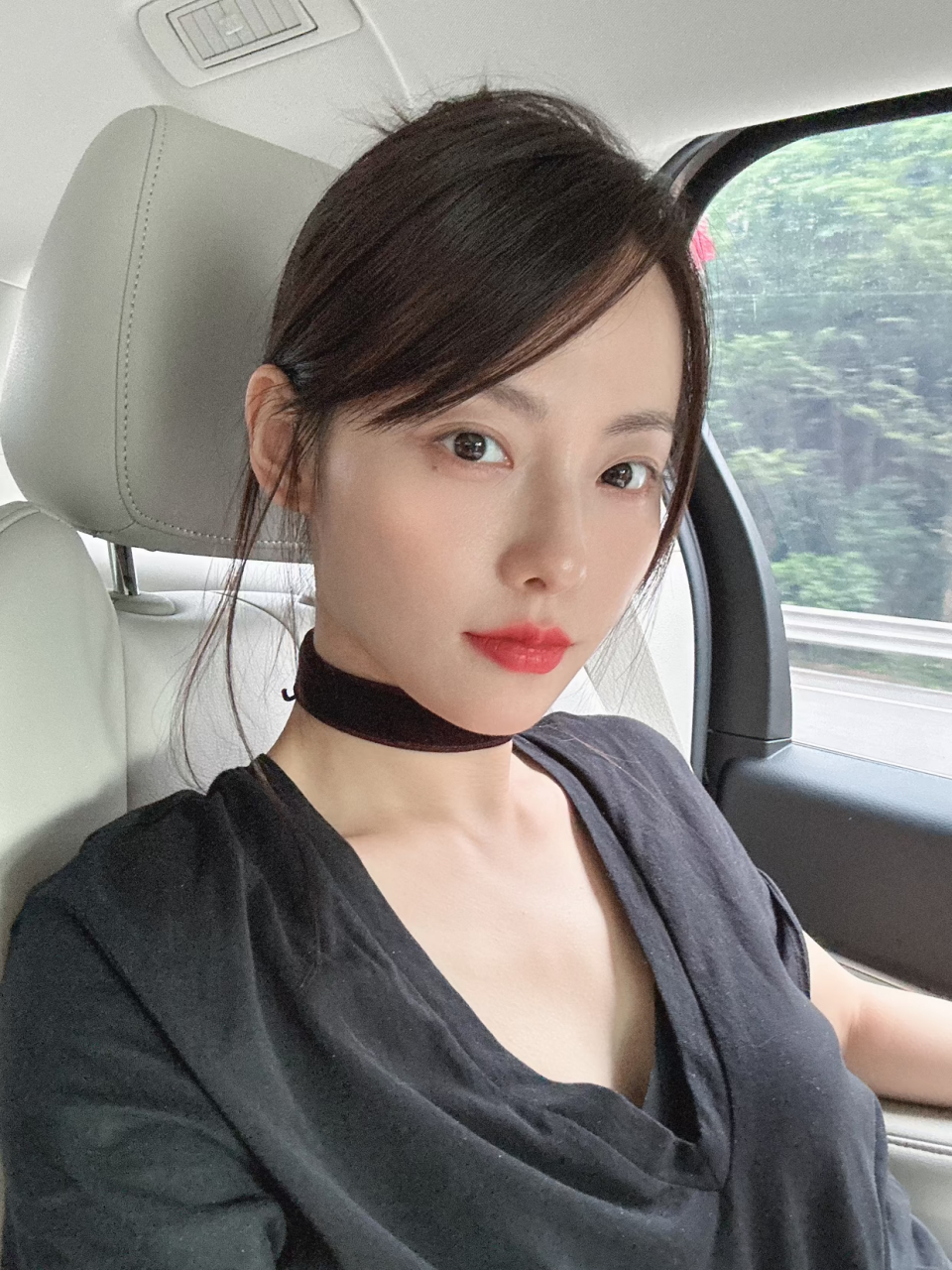 淡妆的张嘉倪,看着好清纯又可爱,太让人心动