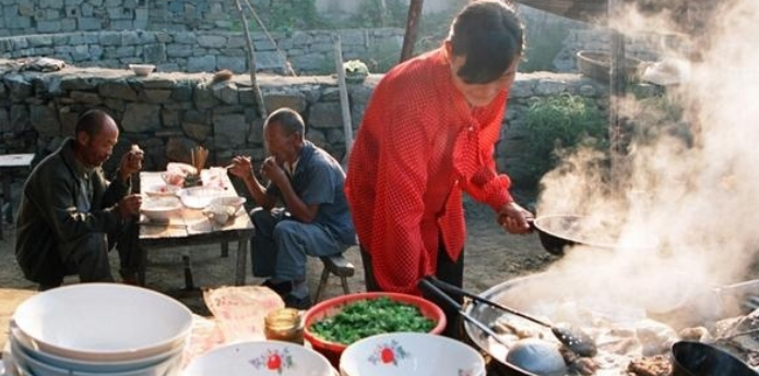 老照片:中國90年代農村集市,當年農村的