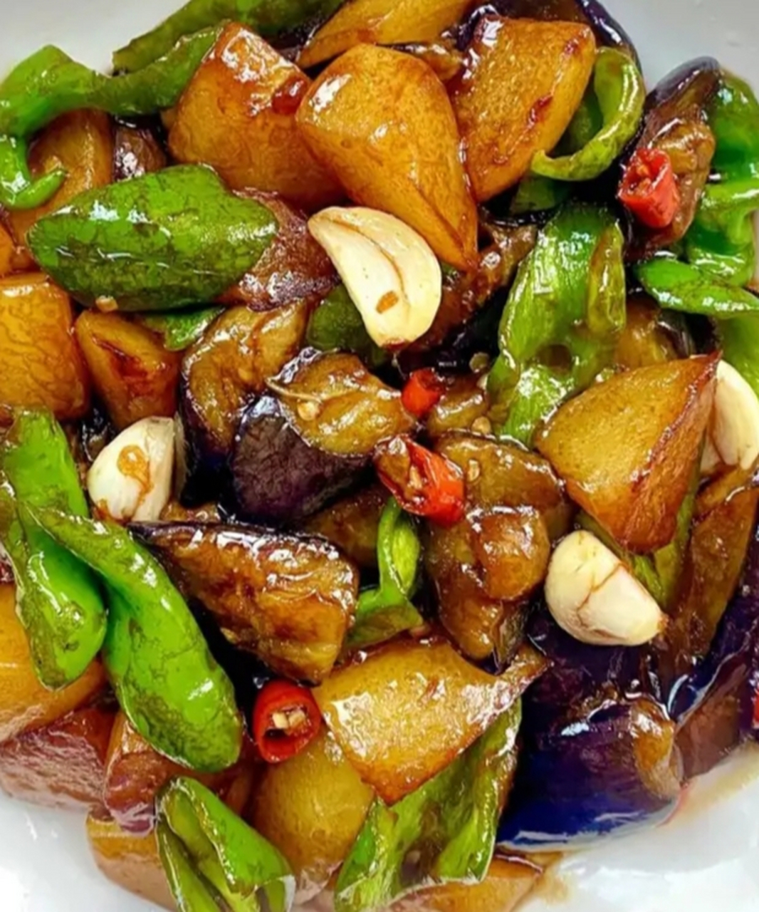 我的美食分享#  土豆块烧茄子  食材:茄子,土豆,青椒,蒜 小米辣  调