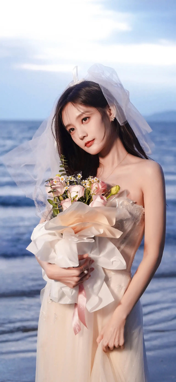 助我上热门# 图赏:娇俏可爱甜美的李一桐