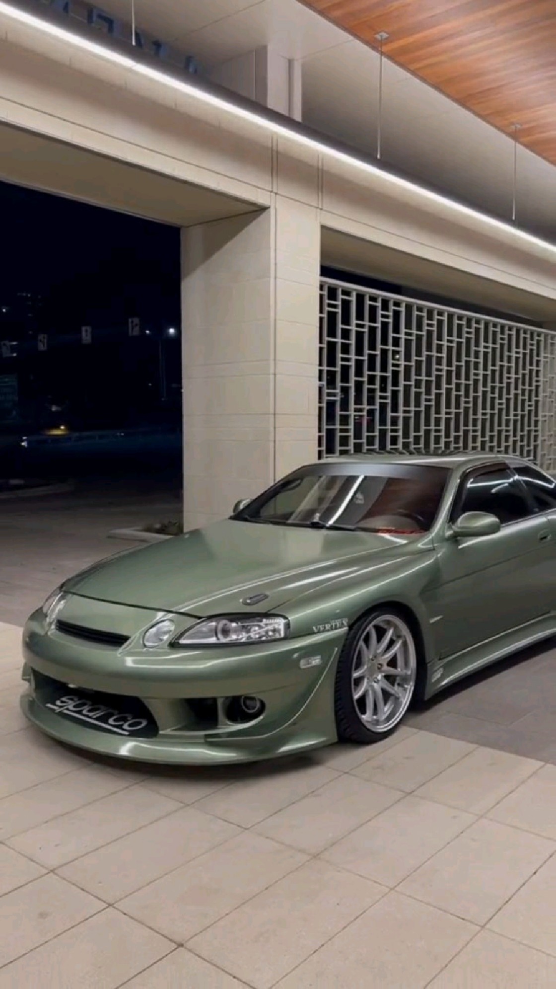 相信很多人都没见过这款雷克萨斯sc300,又名飞狮子.