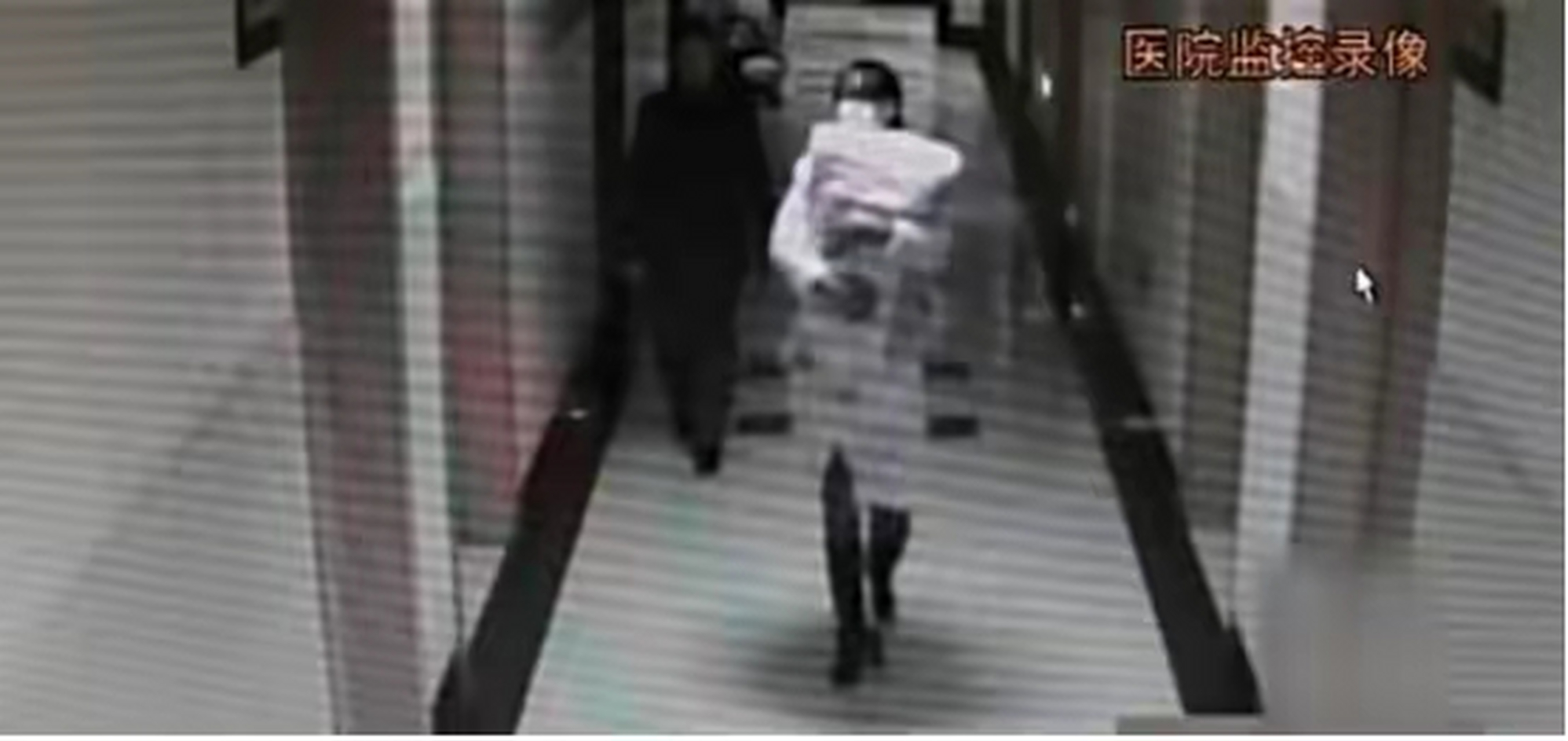 一女子假装医生在医院偷婴儿,她说出难以置信的真相,为朋友服刑5年何