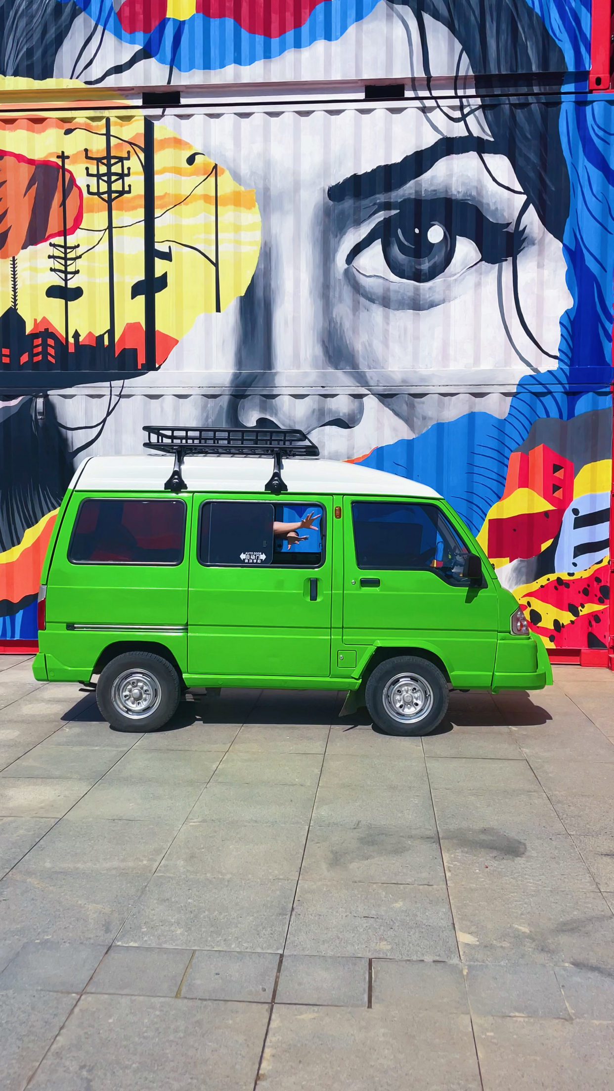 把一台13岁的面包车改成床车自驾游