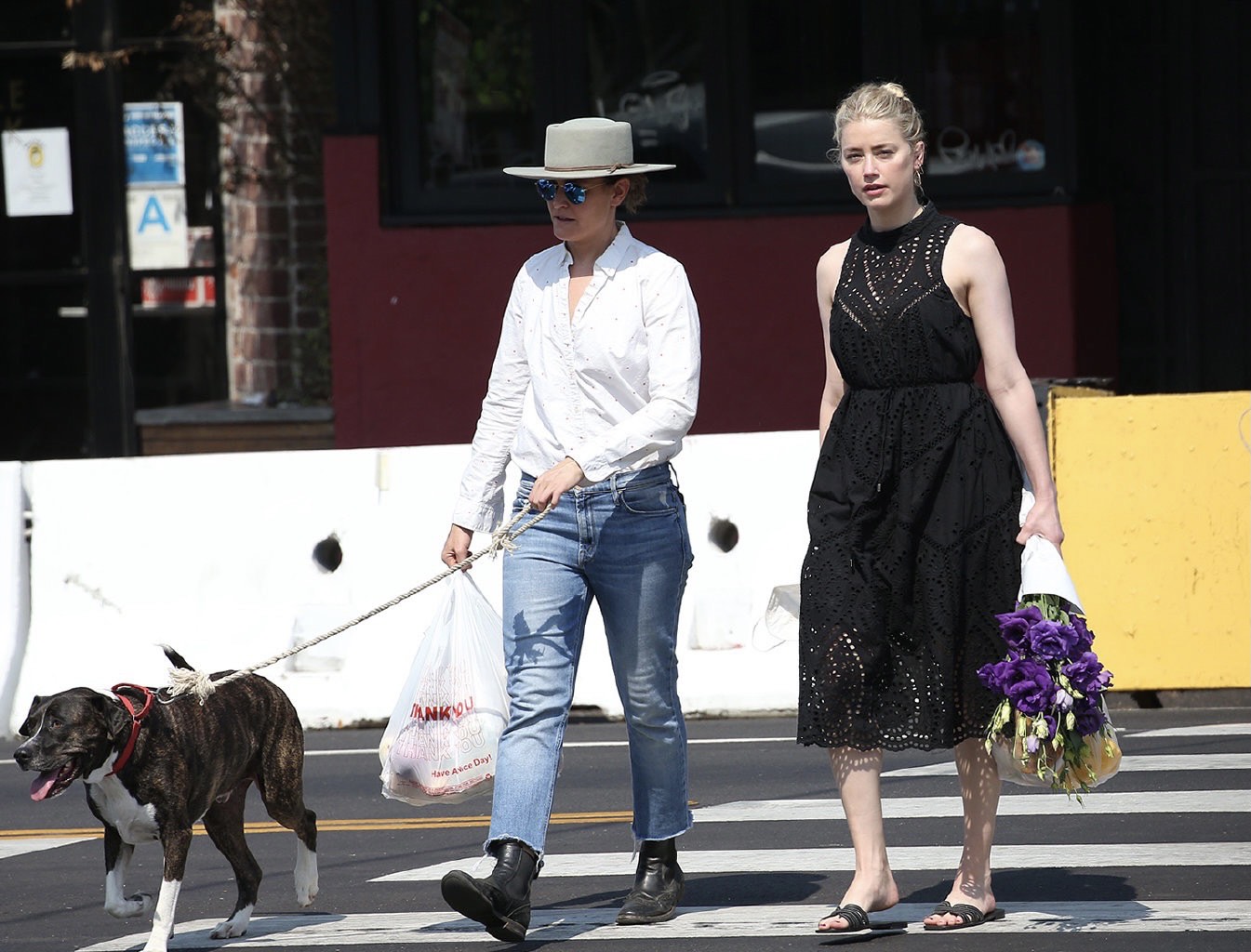 甜蜜!艾梅柏·希尔德(amberheard)和女友现身洛杉矶新街拍