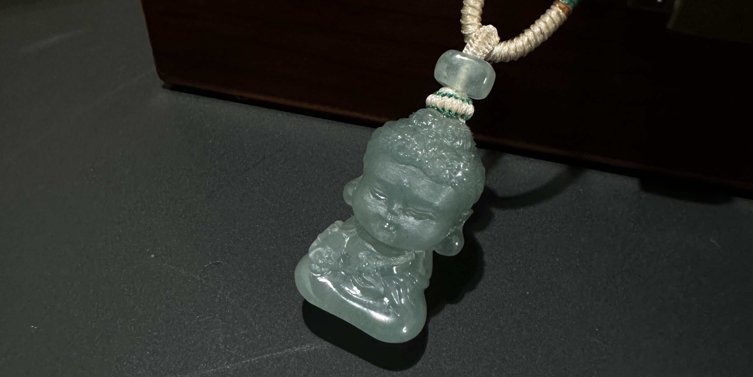 翡翠造型千变万化,而这款宝宝佛却能让人引起共鸣?一起来细看吧