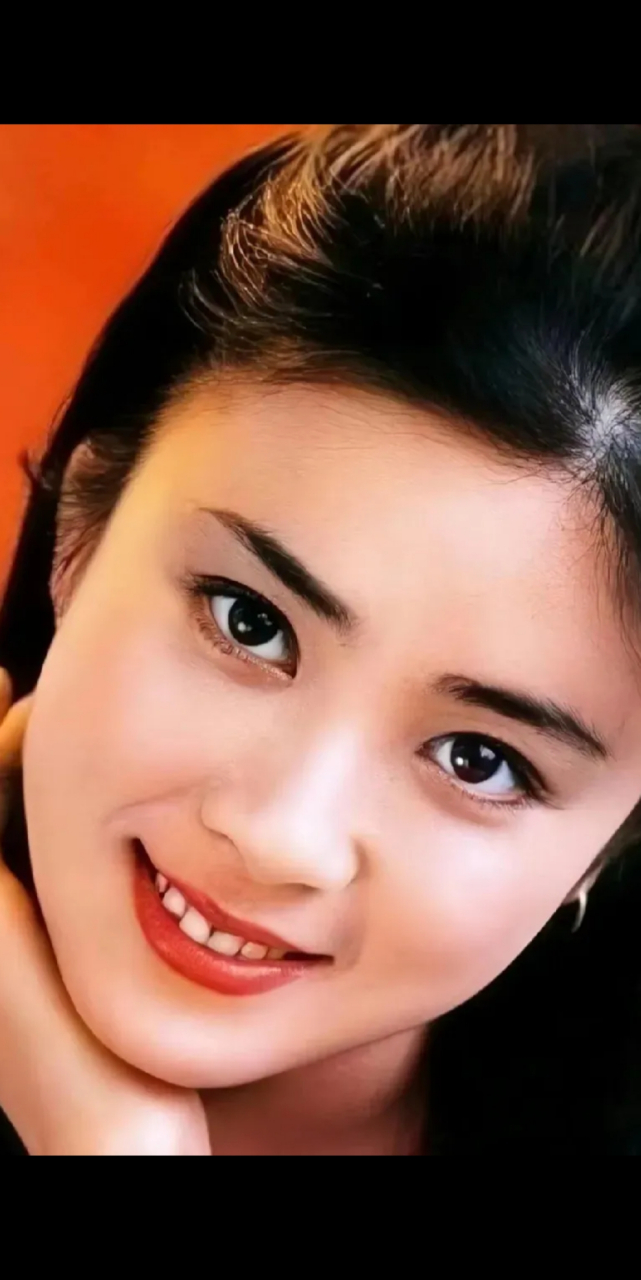 自打看了刘能儿子婚礼的视频,我被刘能前妻温美玲吸引了,尽管50多岁的