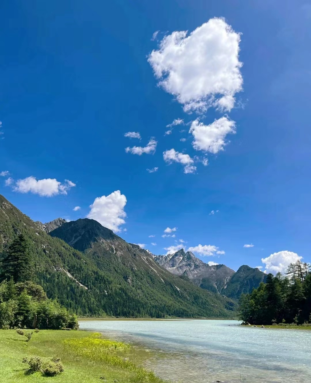川西月亮湖的美丽风景,如诗如画,无论是冬夏还是秋春都是美景