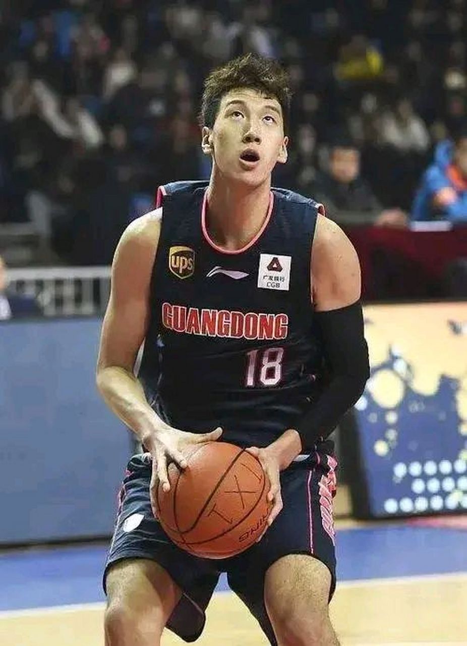 杜润旺icon在杜锋icon任囯家男篮主帅时一定会扣上任人唯亲! 1999年出