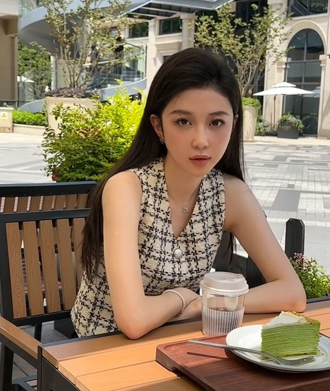 潘玮柏老婆宣云晒照,她和方媛风格太像了,土甜土甜的气质,就是乖乖女