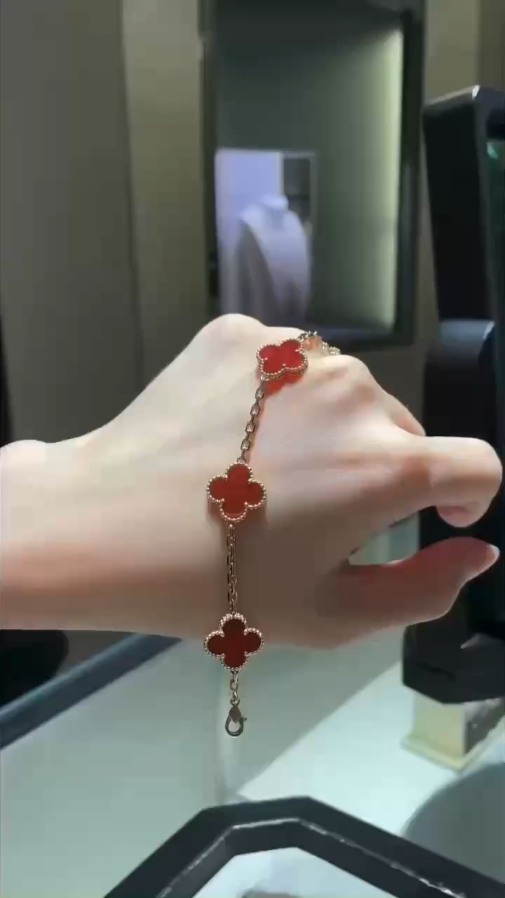 梵克雅宝 红玉髓四叶草五花手链#手链#高端轻奢饰品#同城-度小视