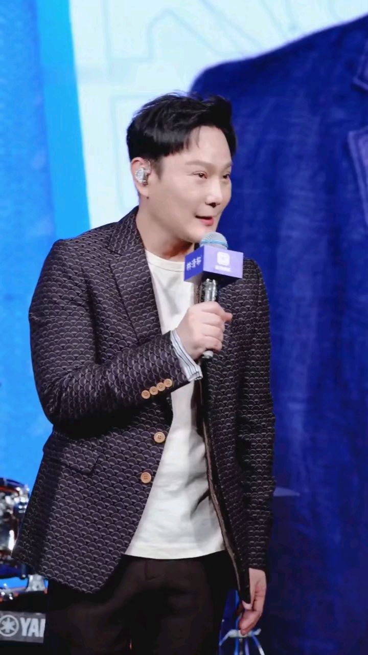 过火～张信哲首次献唱酷狗音乐现场,情歌王子