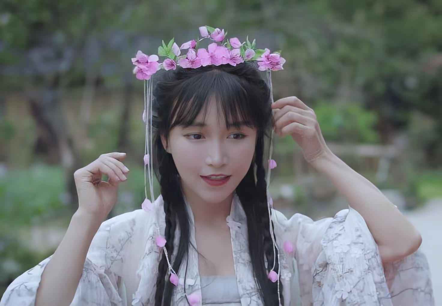 李子柒即将复出,她是苦难中开出的花朵