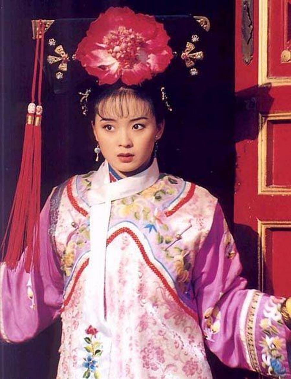 分享一组王艳古装图片,她饰演了许多角色,《花姑子》中的钟素秋