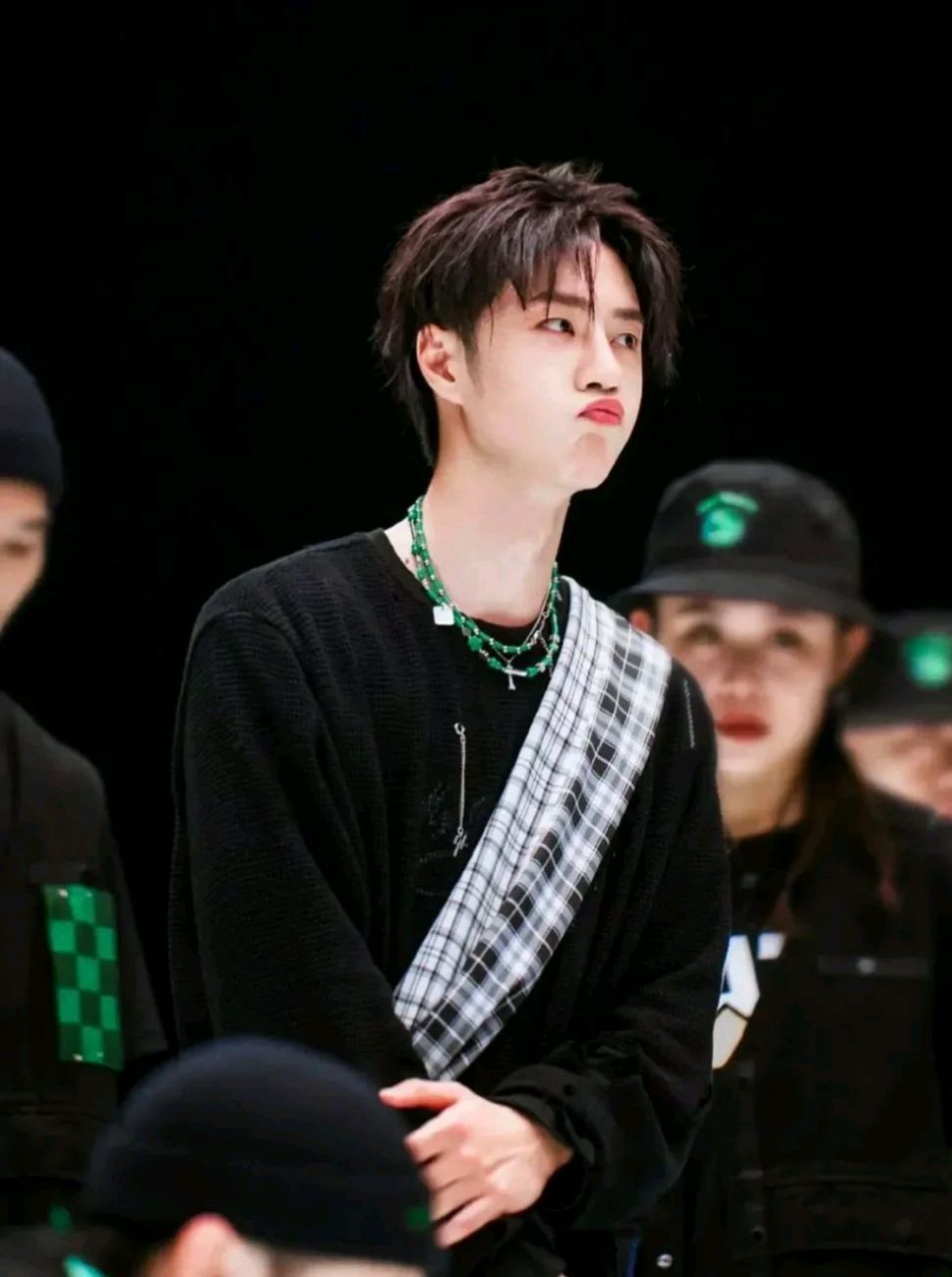 王一博,出生于河南洛阳,本名王奕枫,听上去很文艺  他家庭条件很好