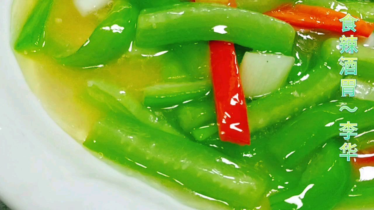 川味厨师分享一道“白油丝瓜”不仅做法简单,味道鲜美很有食欲!