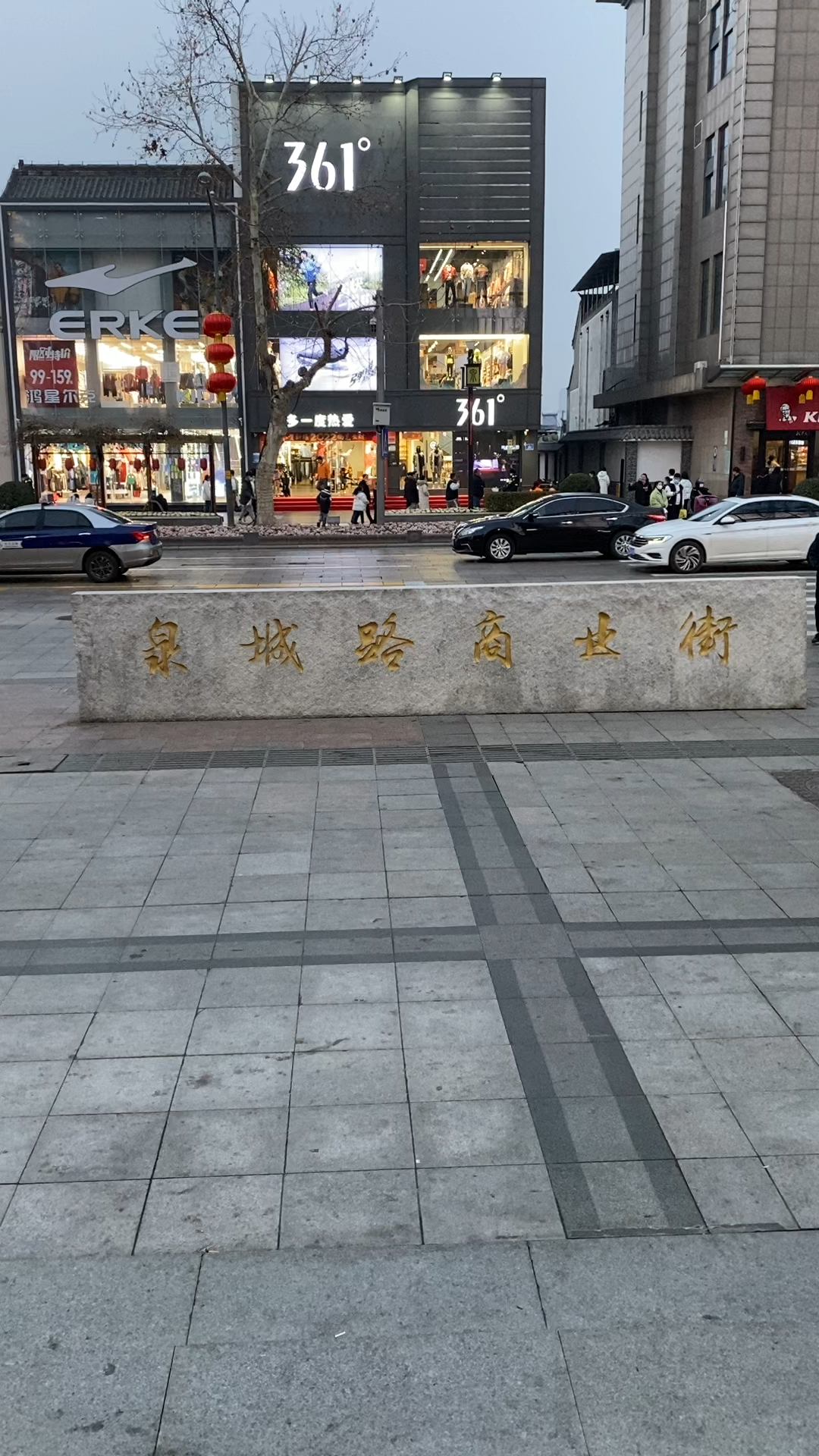 街拍,山东省济南市泉城路商业街