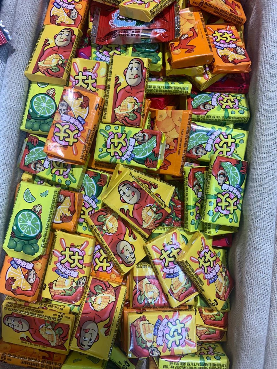 8090儿时的零食,你们吃过,玩过吗?