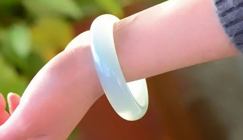 戴玉有什么好处(经常佩戴玉有什么好处)