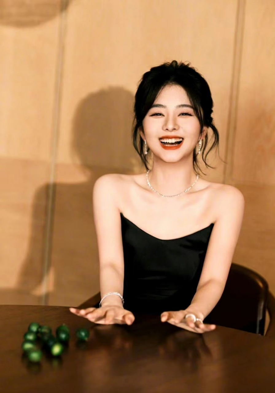 可爱甜妹的的直角肩#明星娱情速报# #娱乐# #谭松韵