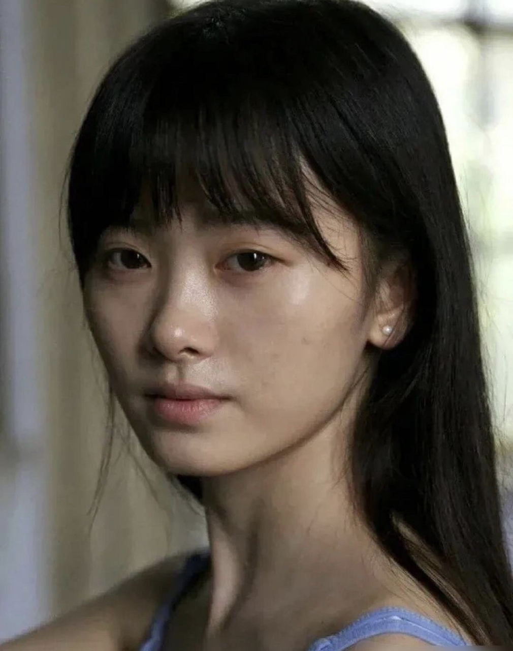 鞠婧祎的原生脸有多优越,早期出道前的p上现在的妆容,不愧是四千年