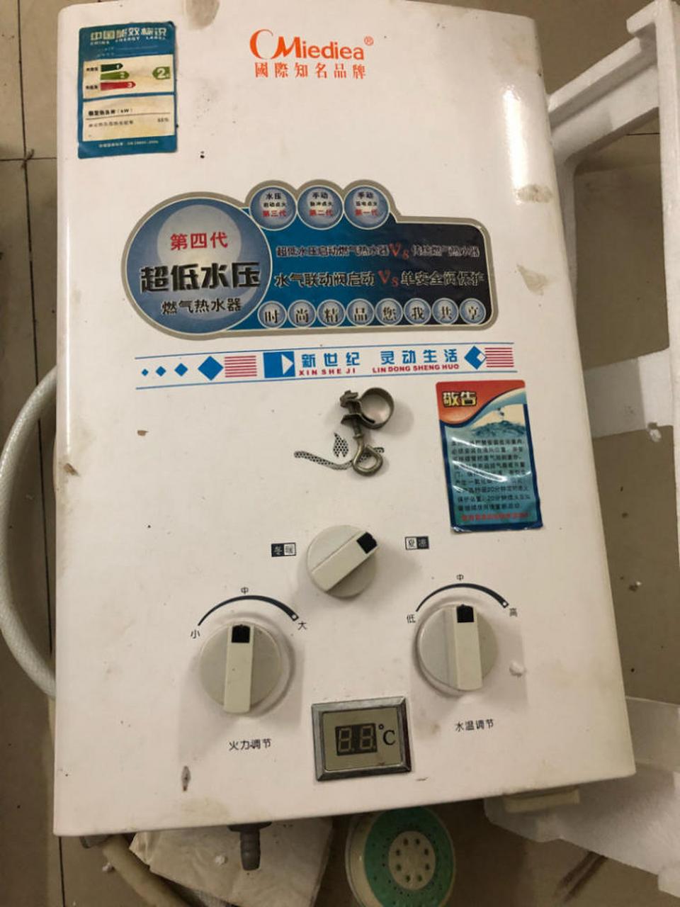 一个废旧的热水器和煤气罐,只卖了1 0块钱,让我哭笑不得.
