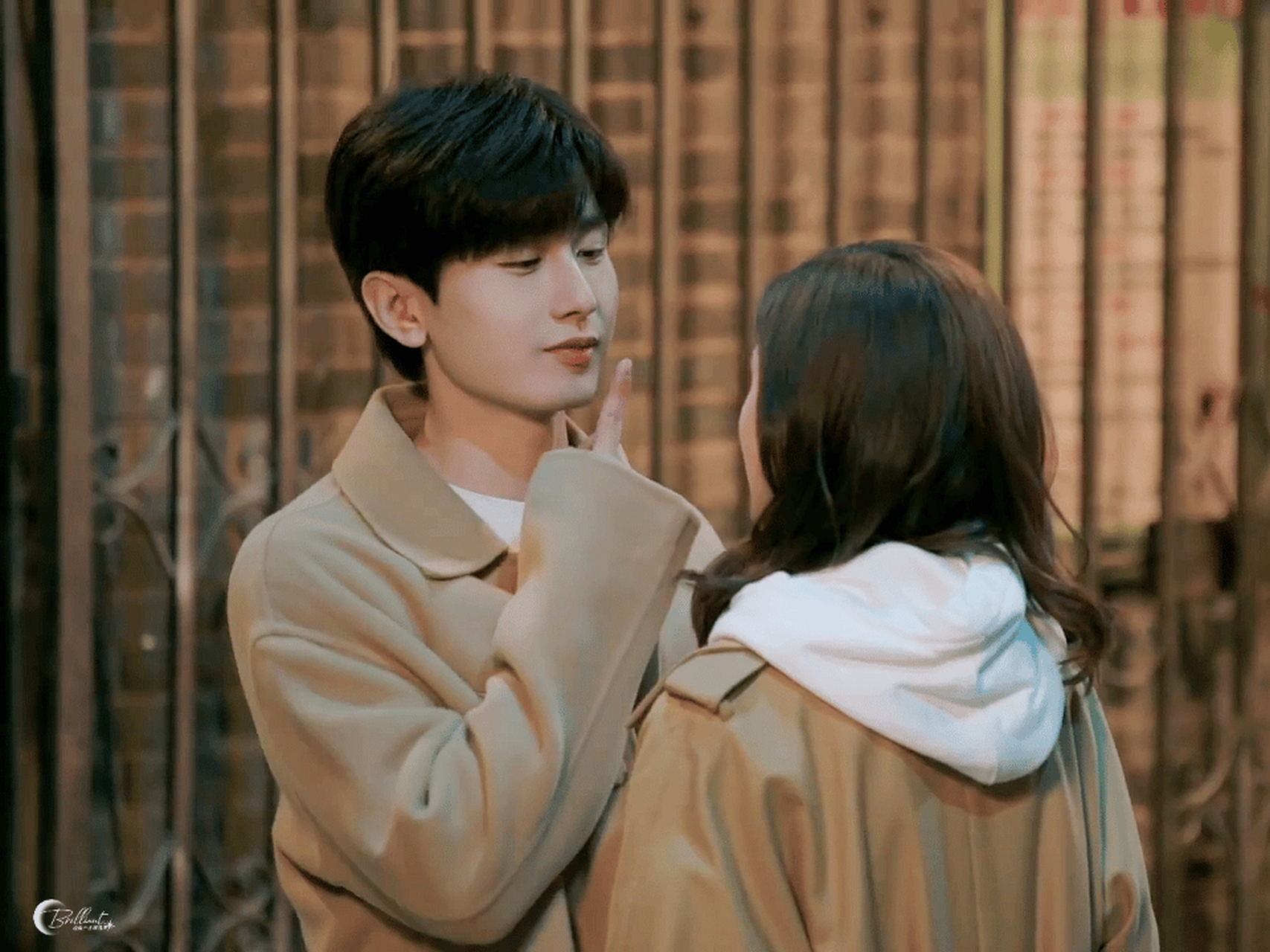 南风知我意# #成毅# #张予曦# 南风知我意发新花絮了啦,这是要定档的