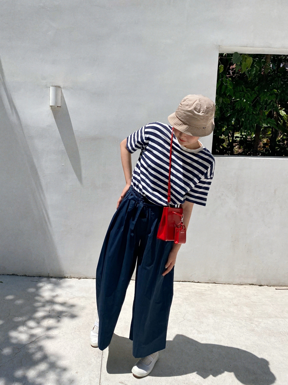 今天cos樱桃小丸子 红蓝配色很经典哈 条纹元素也是衣柜里最多的 全身