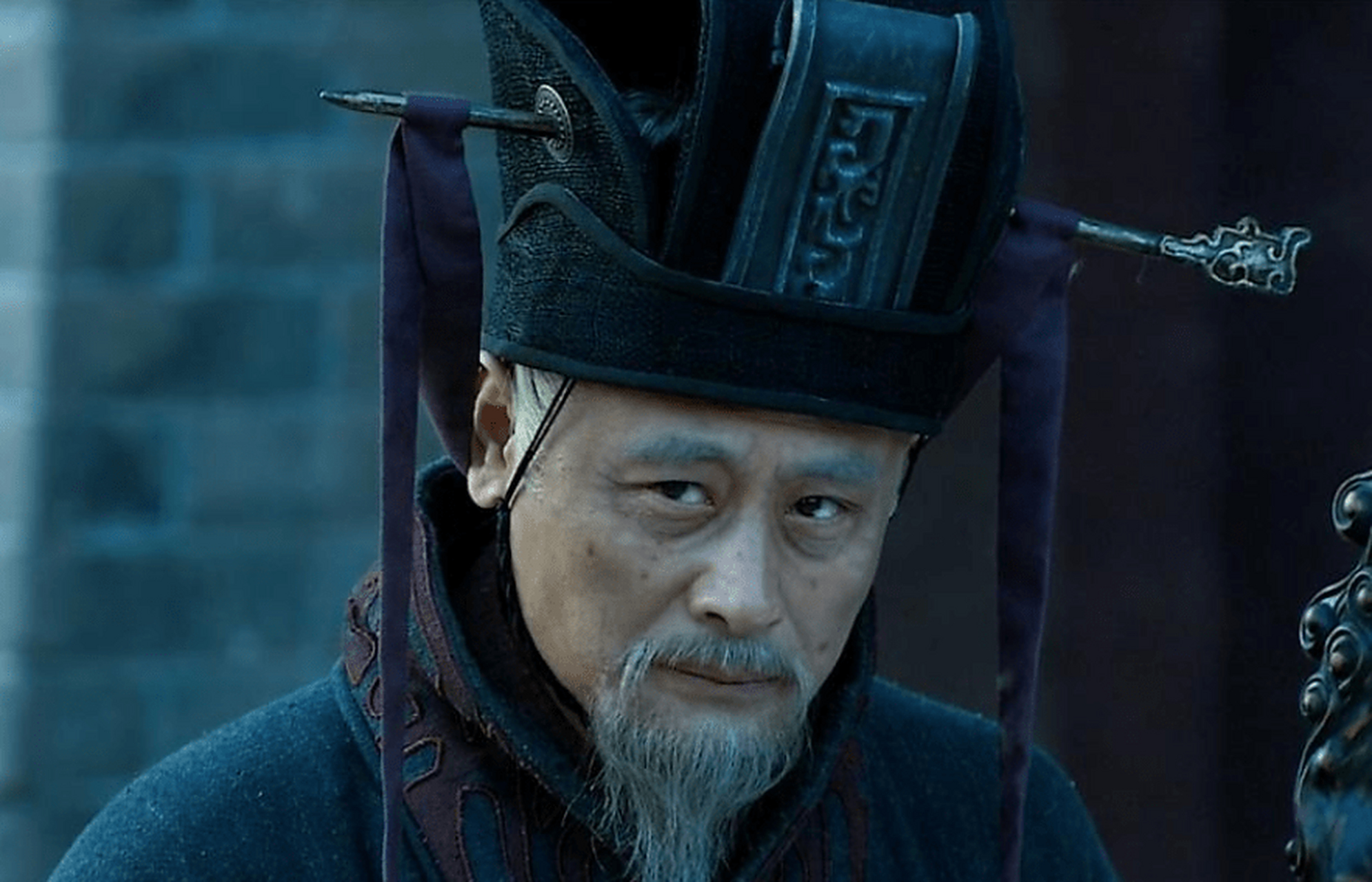 公元212年,荀彧随曹操大军出征,因水土不服留在寿春养病,不久曹操送来