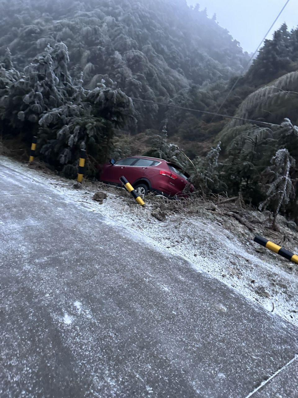 雪天撞车图片大全图片