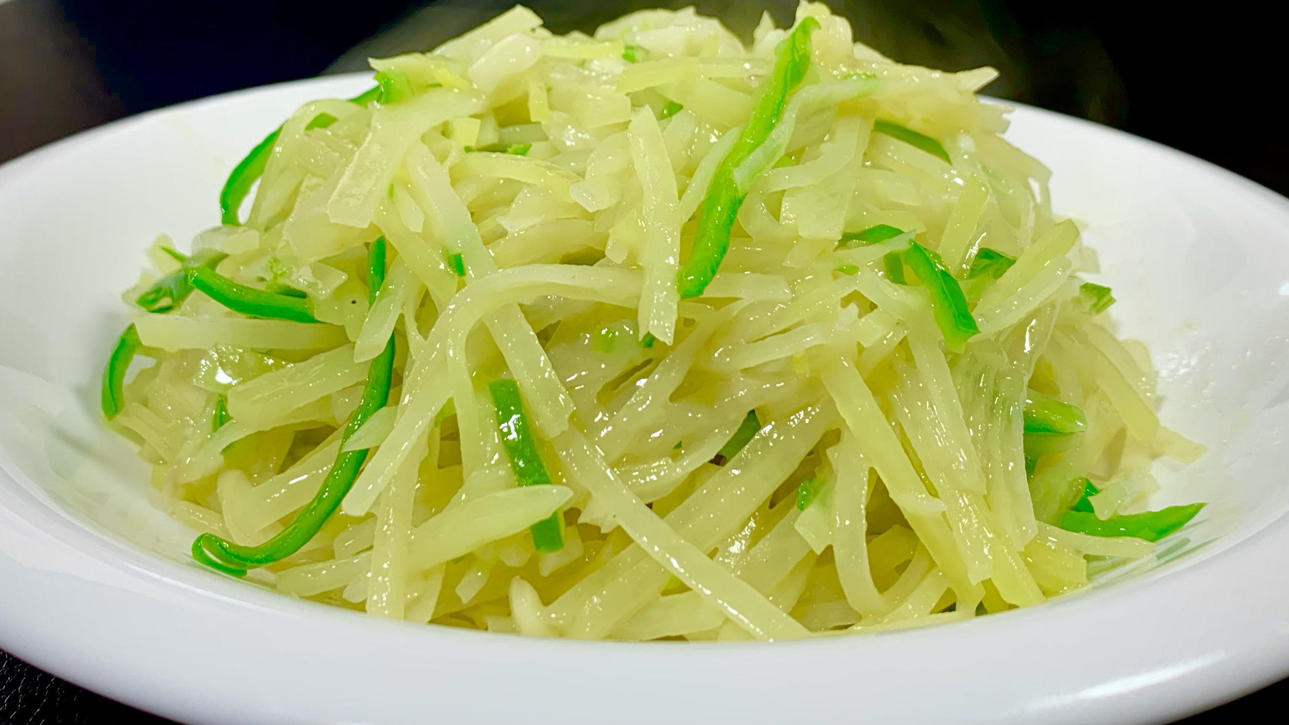 清炒土豆丝好吃有技巧,大厨教你一招,清脆爽口,每天都不腻