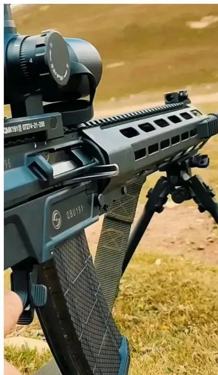 qbu-191精准步枪的半透明弹匣,余弹一目了然.