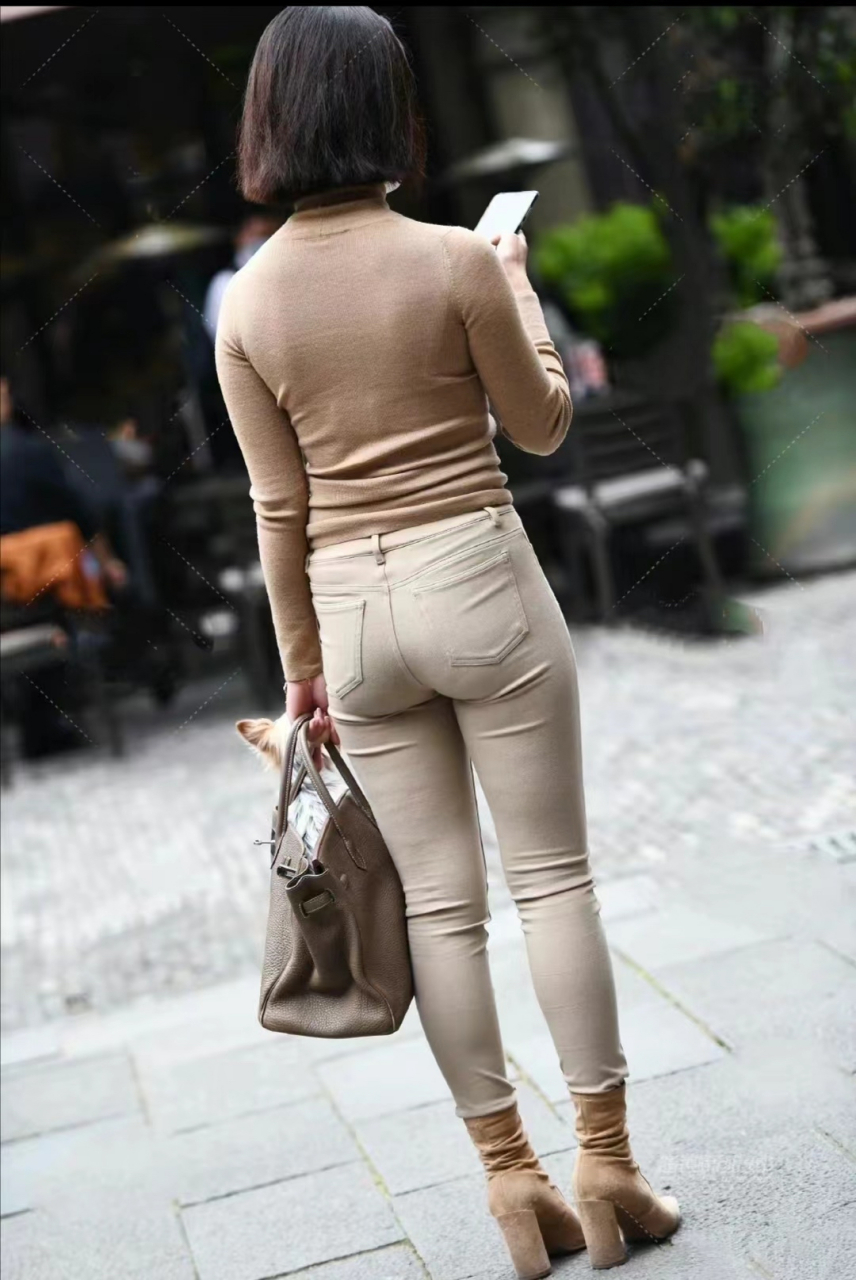 街拍背影杀,微胖小少妇,完美身材!