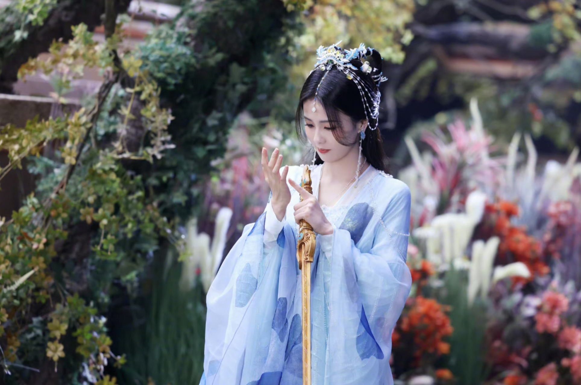 看白鹿穿古风装真的太美了,白鹿桑酒来了 我蚌公主来了!珍珠造型好美!
