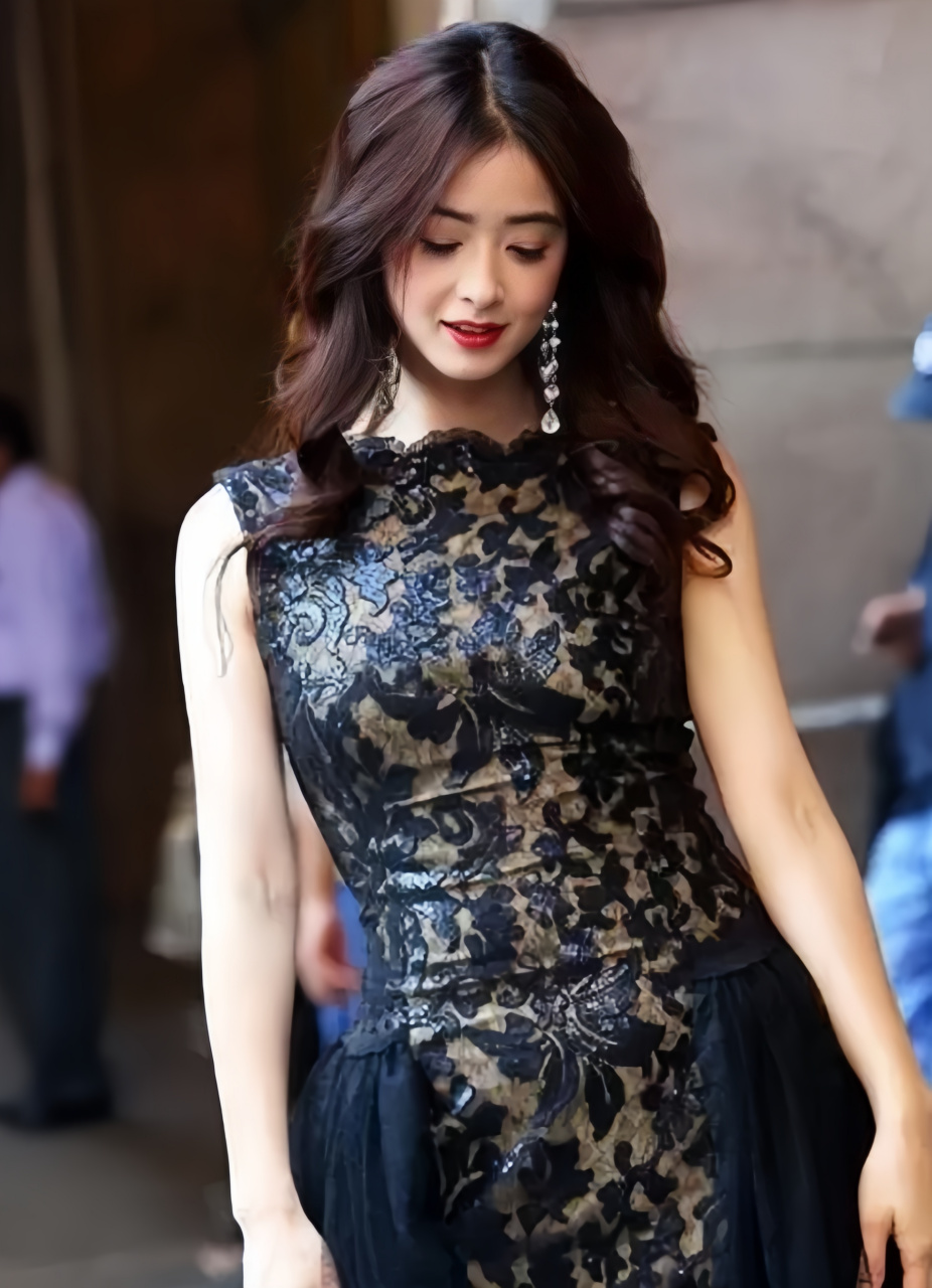 蒋欣的女人味越来越浓厚,随着岁月的流逝,她愈发迷人动人.