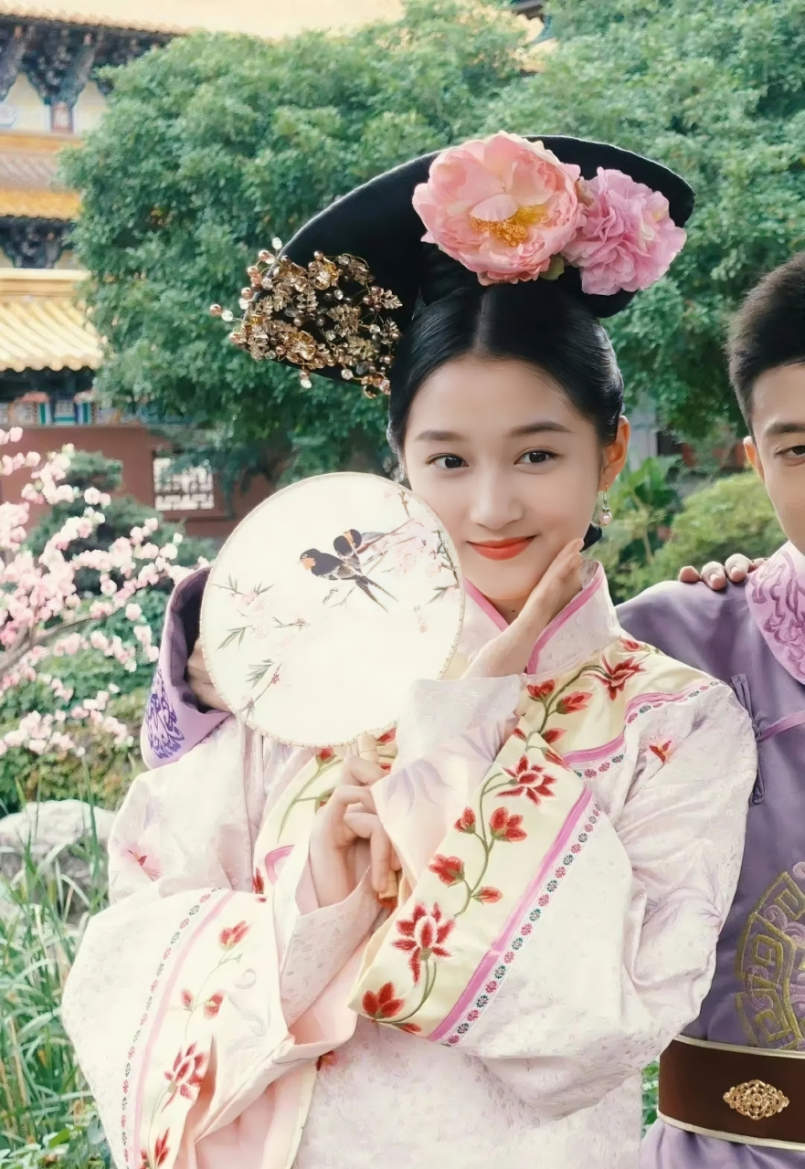 关晓彤清宫造型好漂亮,姐姐多拍点古装剧吧#一眼沦陷# #你心中的古装