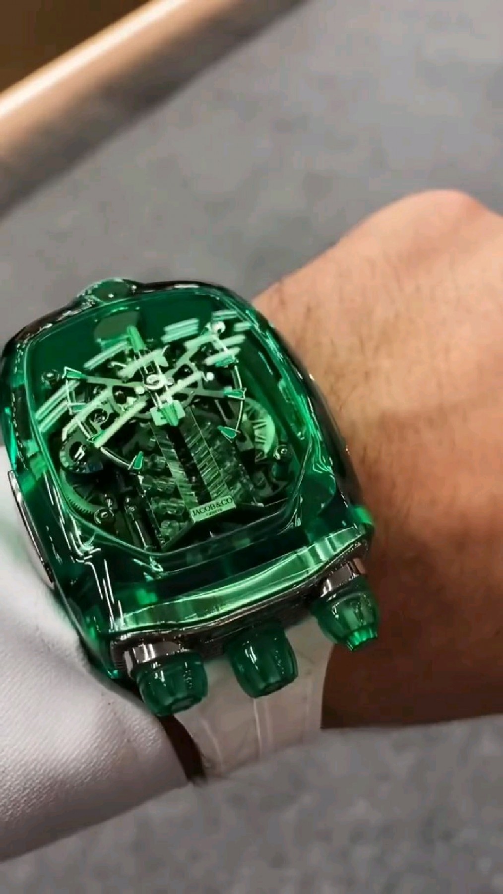 布加迪威龙手表,有种买不起的感觉!-度小视