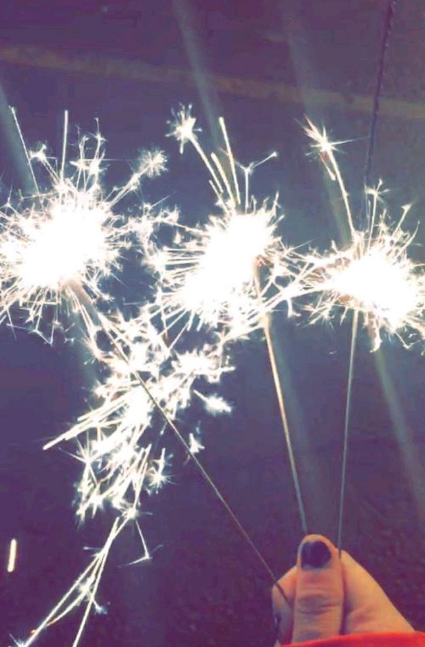 女子带仙女棒进高铁站被罚300元,仙女棒是冷烟花同样不允许带上火车.