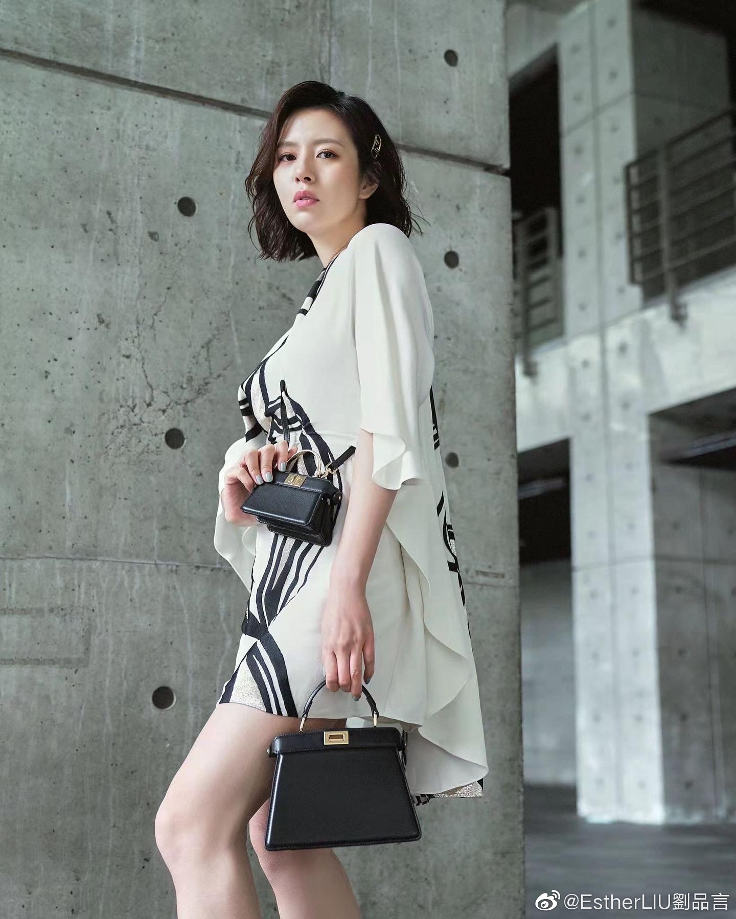 刘品言短裙写真大片