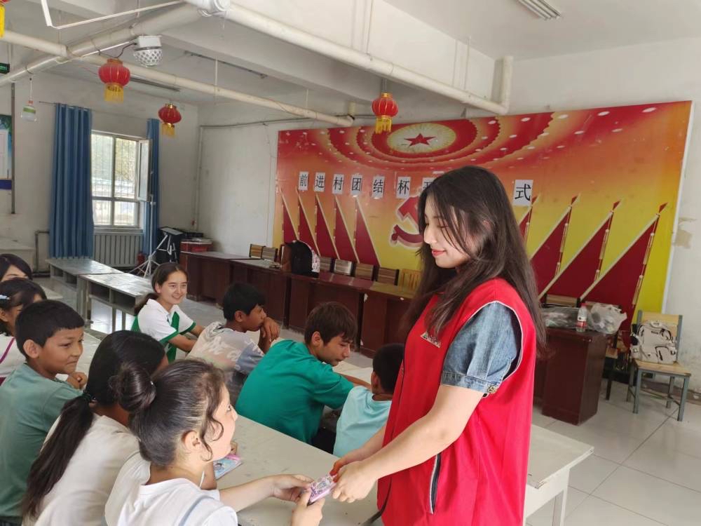 教育学院"石榴花开"志愿者赴喀什地区开展"三下乡"实践活动