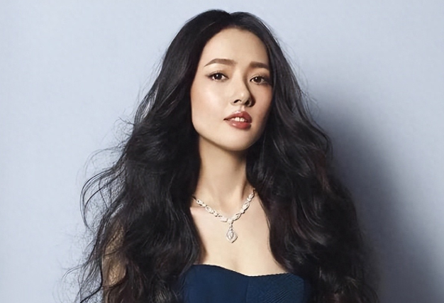 郭碧婷一张泳照,成豪门儿媳照妖镜!谁过的好,谁被排挤全照出来